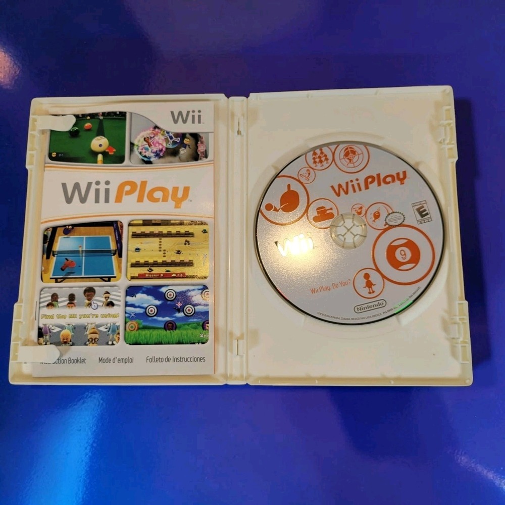 Wii Play Nintendo Game Disc, Case and Manual!